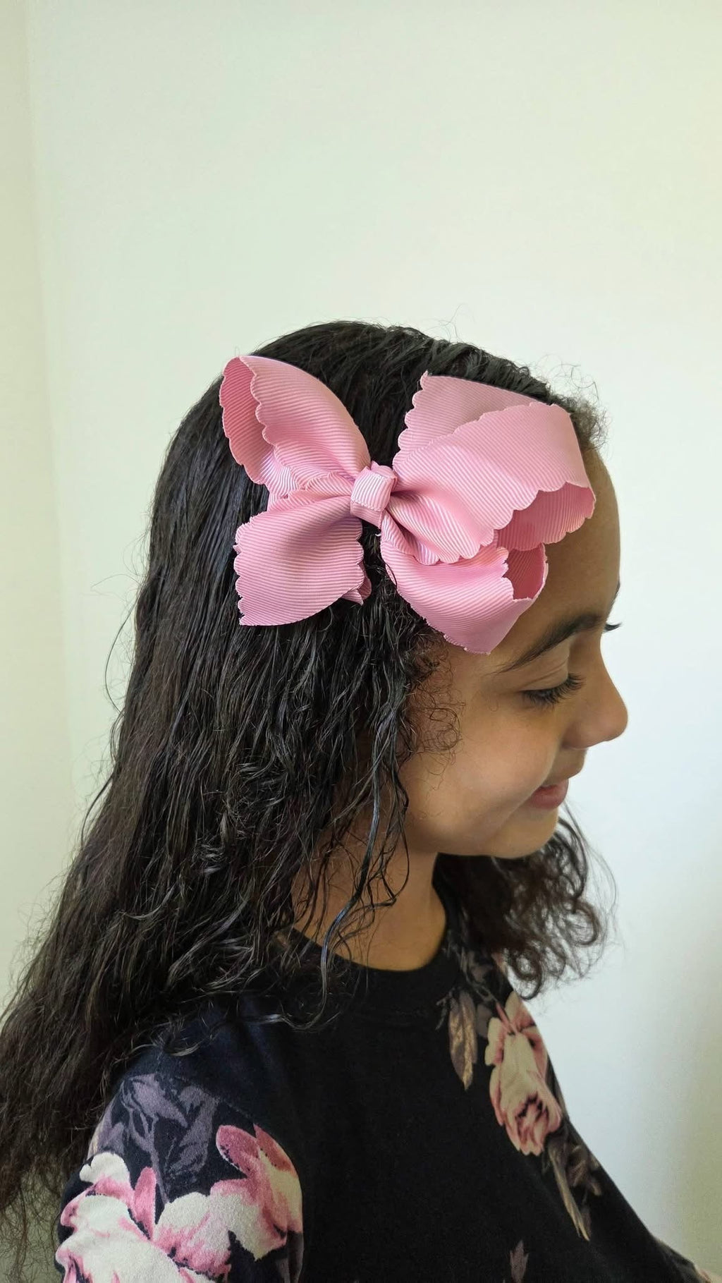 New 4 Inch Scalloped Ribbon Bows