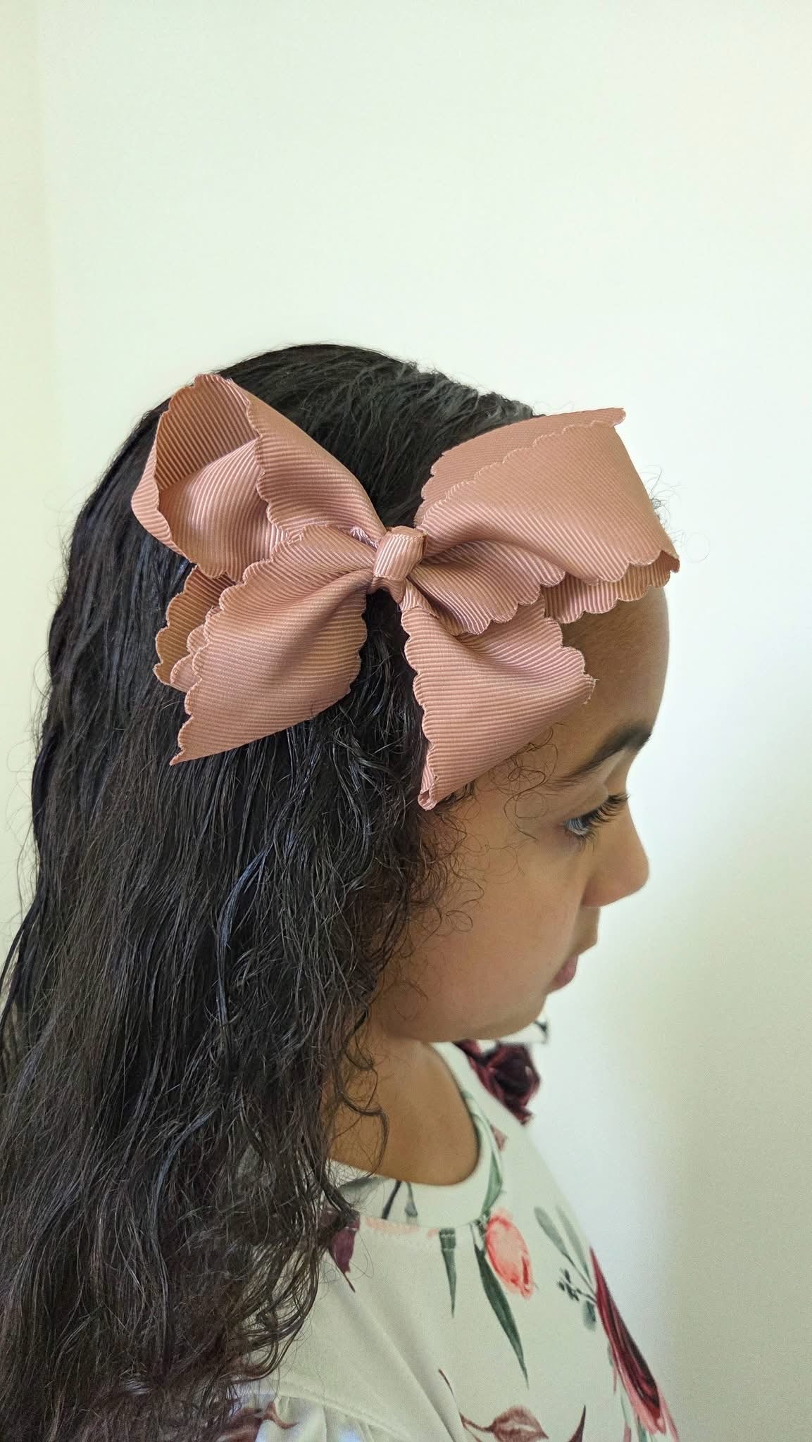 New 4 Inch Scalloped Ribbon Bows